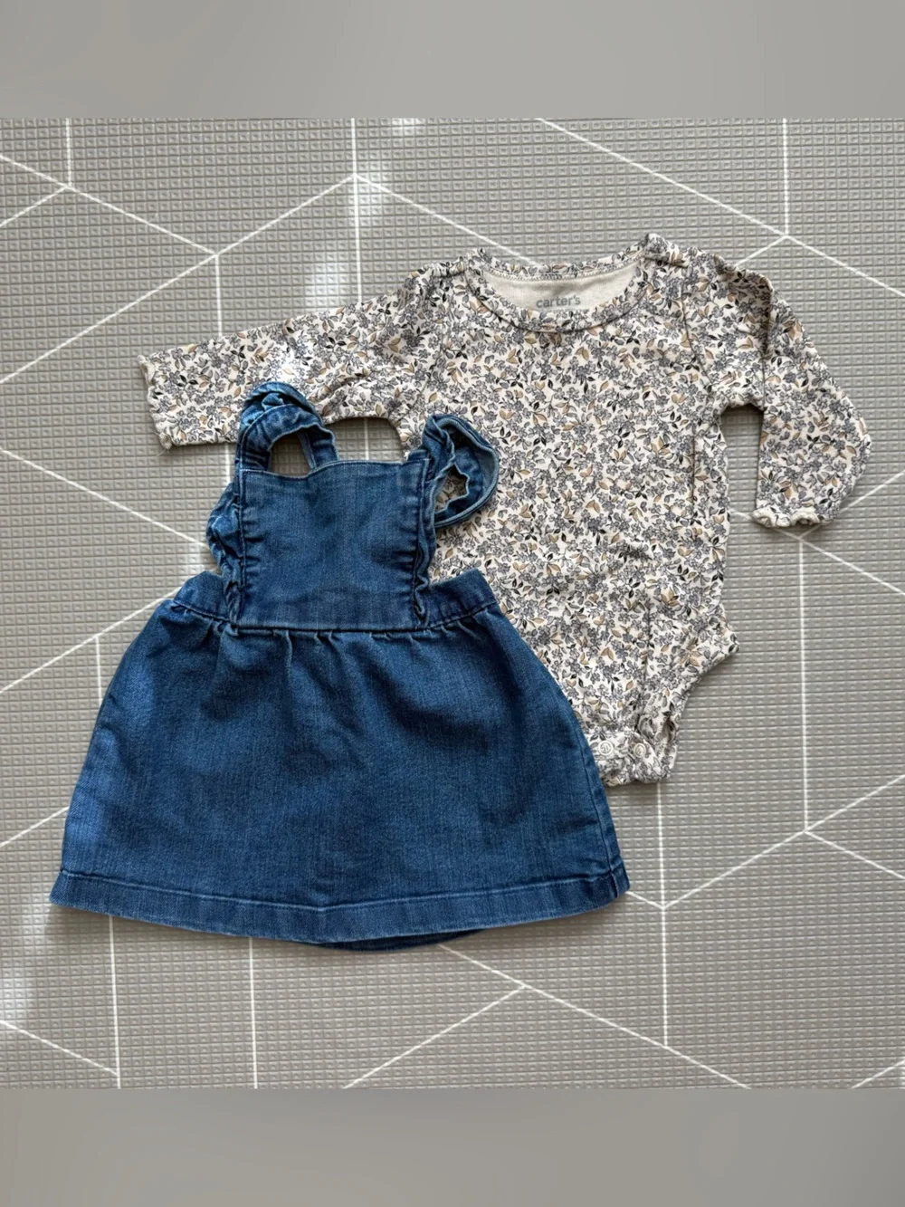 Carter's|Baby girl matching set-Denim Pinafore overalls w ditsy Floral onesie•••